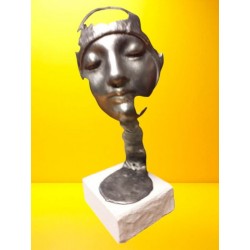 visage femme sur socle